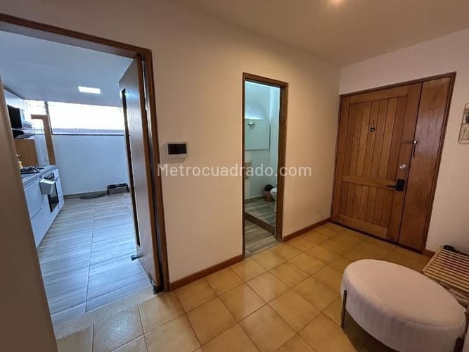 Apartamento de 3 alcobas en venta en Santa Barbara, Bogotá, 140 m² · foto 4 de 11