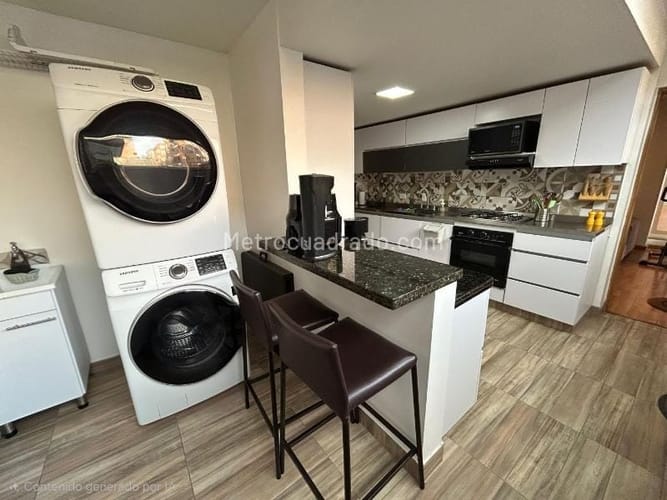 Apartamento de 3 alcobas en venta en Santa Barbara, Bogotá, 140 m² · foto 6 de 11
