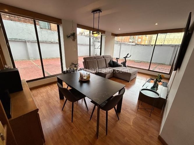 Apartamento de 3 alcobas en venta en Santa Barbara, Bogotá, 140 m² · foto 2 de 11
