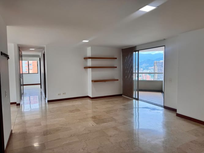 Apartamento de 3 alcobas en venta en El Poblado, Medellín, 146 m² · foto 2 de 15