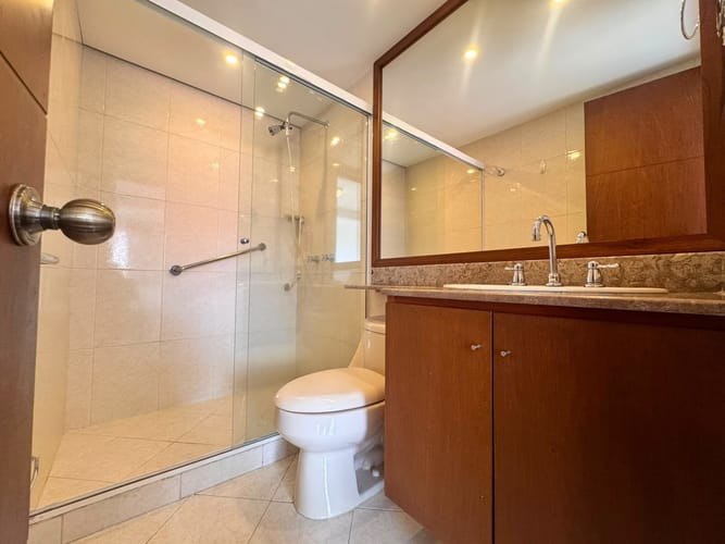 Apartamento de 3 alcobas en venta en El Poblado, Medellín, 146 m² · foto 14 de 15
