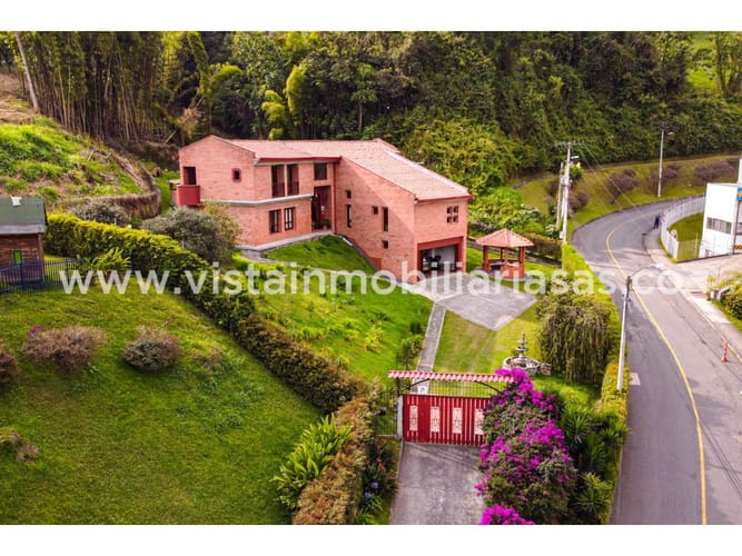 Casa de 4 alcobas en venta en El Trebol, Manizales, 400 m² · foto 2 de 24