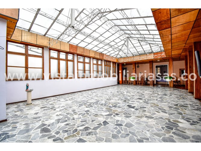Casa de 8 alcobas en venta en El Centro, Manizales, 550 m² · foto 2 de 24