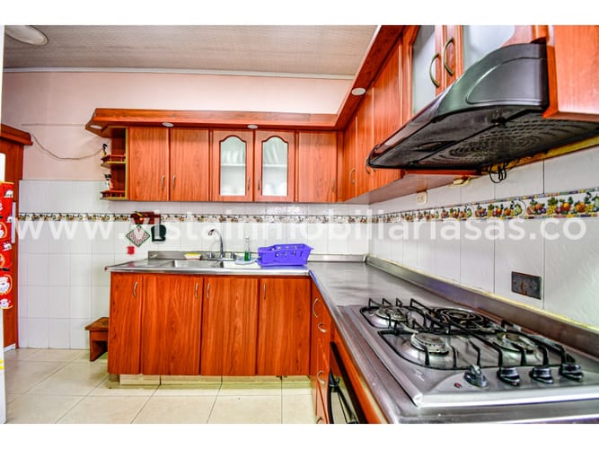 Casa de 8 alcobas en venta en El Centro, Manizales, 550 m² · foto 15 de 24
