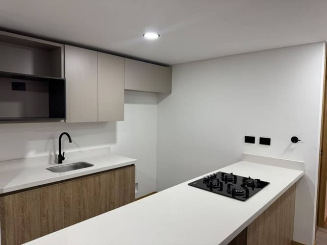 Apartamento de 2 alcobas en arriendo en Loma Del Indio, Medellín, 70 m² · foto 2 de 16