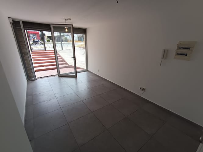 Local tipo dúplex, con posibilidad de ampliar el metraje.  Entrada independiente al edificio. · Foto 7