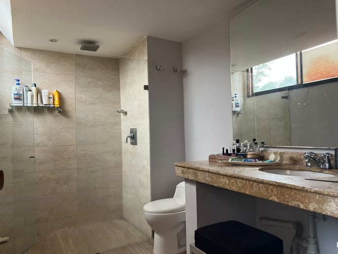 Apartamento de 2 alcobas en venta en El Poblado, Medellín, 174 m² · foto 15 de 16