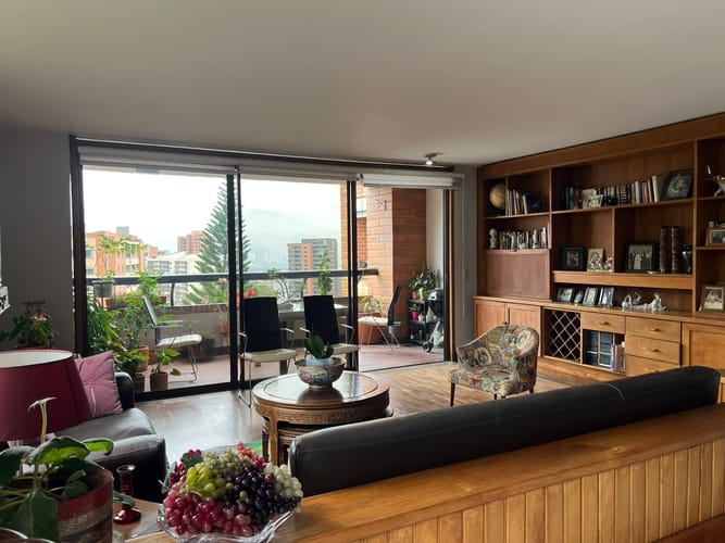 Apartamento de 2 alcobas en venta en El Poblado, Medellín, 174 m² · foto 1 de 16