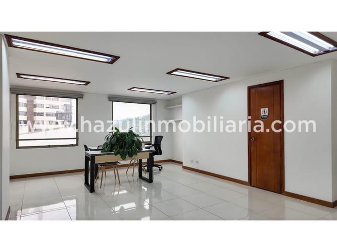 Oficina en arriendo en Avenida Santander, Manizales, 30 m² · foto 2 de 8