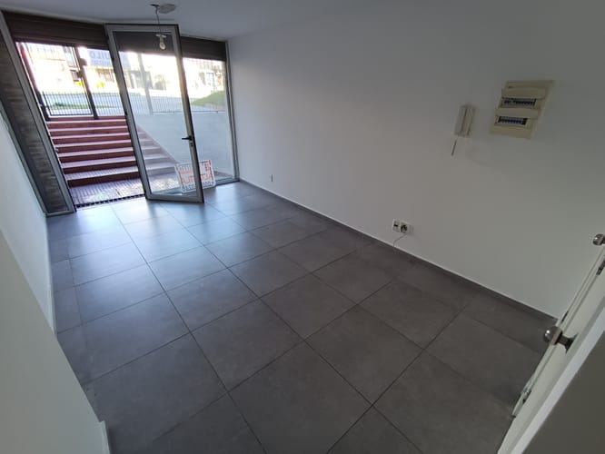 Local tipo dúplex, con posibilidad de ampliar el metraje.  Entrada independiente al edificio. · Foto 6