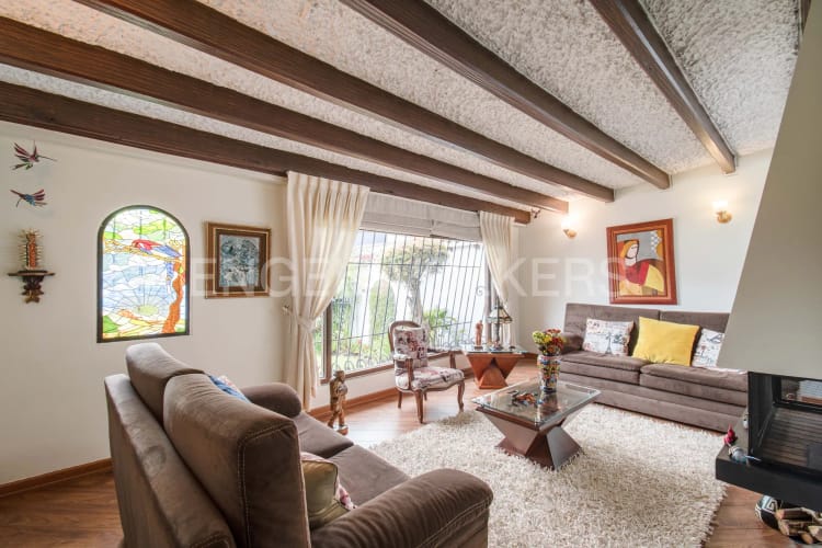 Casa de 3 alcobas en venta en Ilarco, Bogotá, 348 m² · foto 4 de 23