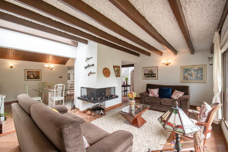 Casa de 3 alcobas en venta en Ilarco, Bogotá, 348 m² · foto 3 de 23