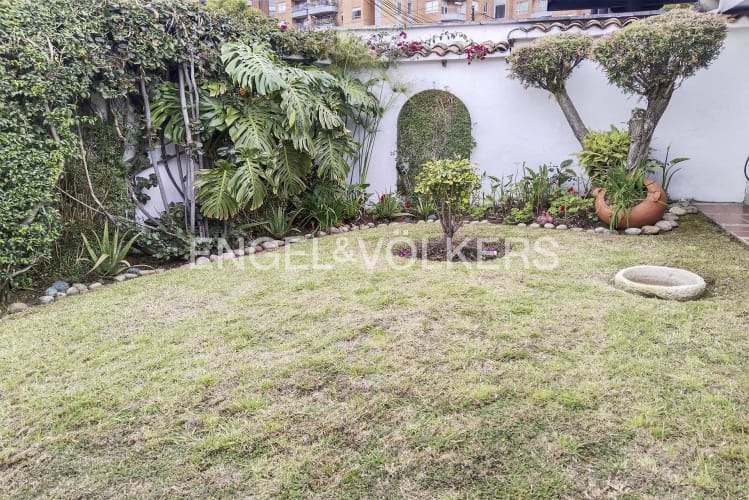 Casa de 3 alcobas en venta en Ilarco, Bogotá, 348 m² · foto 2 de 23