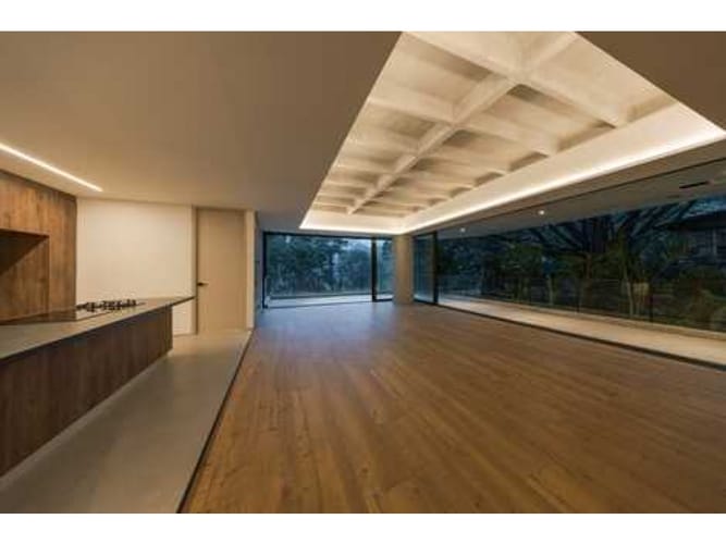 Apartamento de 2 alcobas en venta en Loma Del Campestre, Medellín, 240 m² · foto 2 de 10