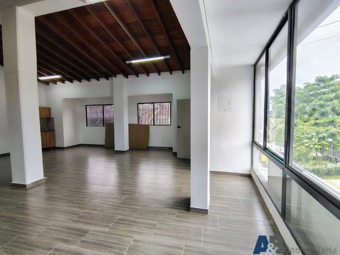 Local en arriendo en El Poblado, Medellín, 70 m² · foto 3 de 8