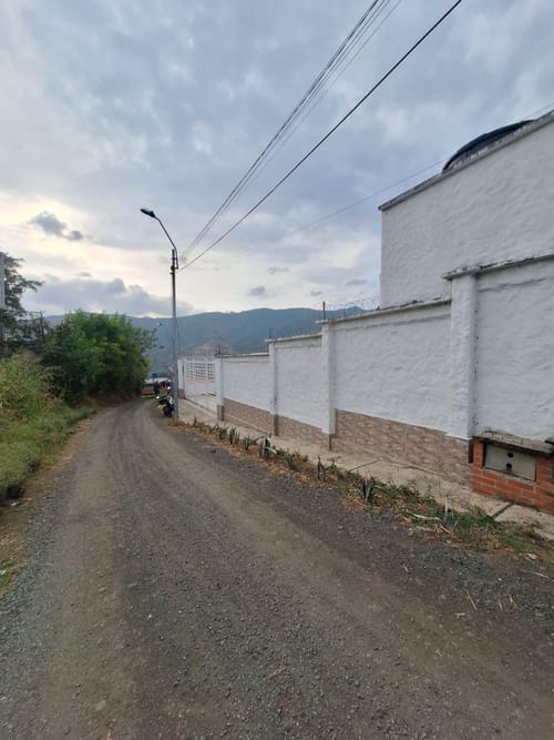 Casa de 3 alcobas en venta en Golondrinas, Cali · foto 3 de 16