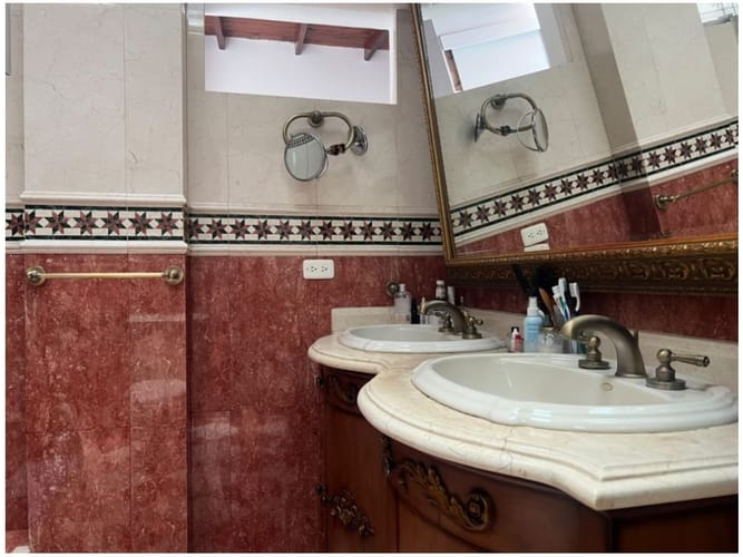 Casa de 7 alcobas en venta en Colina Campestre, Envigado, 264 m² · foto 6 de 11