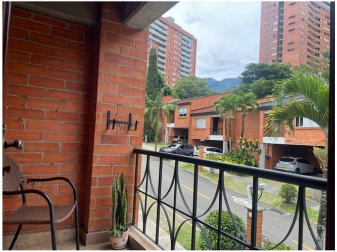 Casa de 7 alcobas en venta en Colina Campestre, Envigado, 264 m² · foto 10 de 11