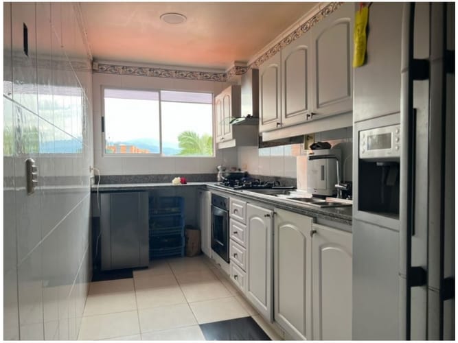 Casa de 7 alcobas en venta en Colina Campestre, Envigado, 264 m² · foto 11 de 11
