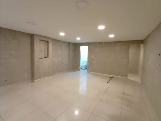 Local en venta en El Poblado, Medellín, 38 m² · foto 2 de 7
