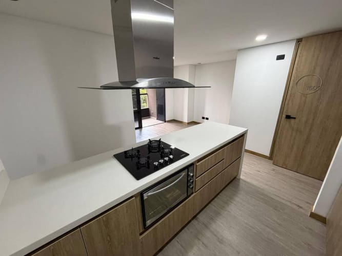 Apartamento de 2 alcobas en arriendo en Loma Del Indio, Medellín, 70 m² · foto 2 de 13