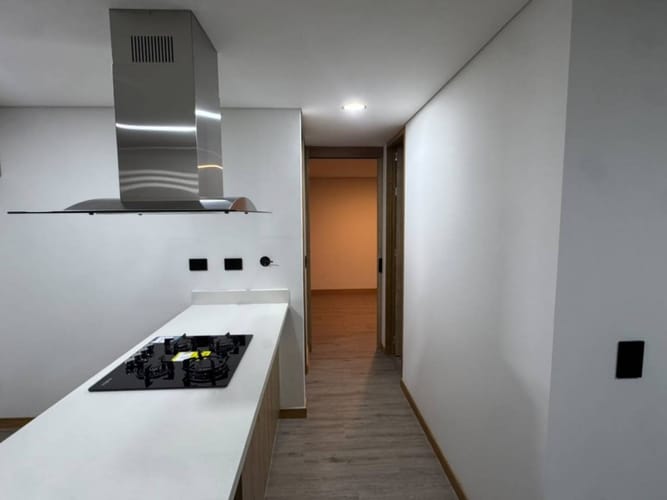 Apartamento de 2 alcobas en arriendo en Loma Del Indio, Medellín, 70 m² · foto 3 de 13