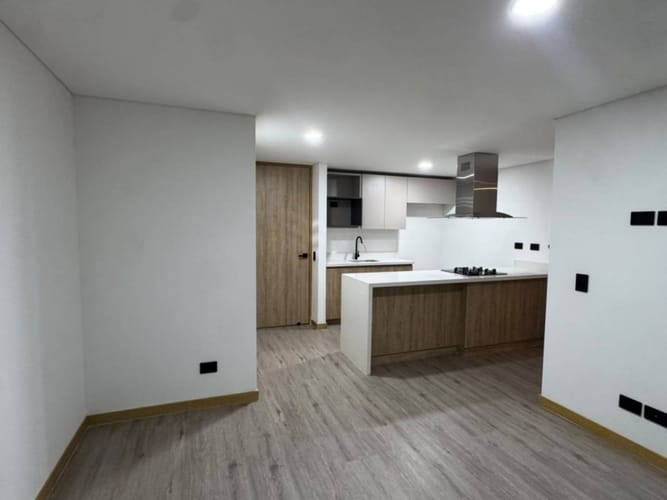 Apartamento de 2 alcobas en arriendo en Loma Del Indio, Medellín, 70 m² · foto 4 de 13