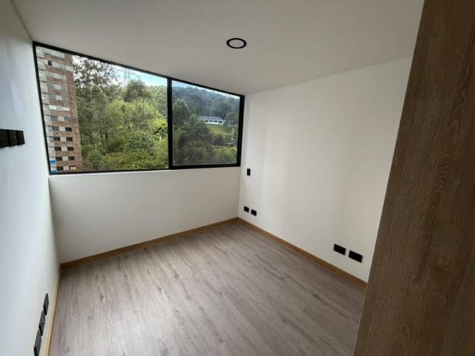 Apartamento de 2 alcobas en arriendo en Loma Del Indio, Medellín, 70 m² · foto 9 de 13