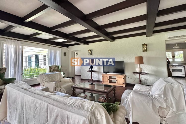 Casa en alquiler anual de 3 dormitorios mas dependencia en San Rafael · Foto 2