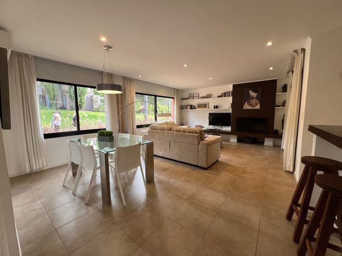 Alquiler anual y venta casa 2 dormitorios en Barrio privado · Foto 3