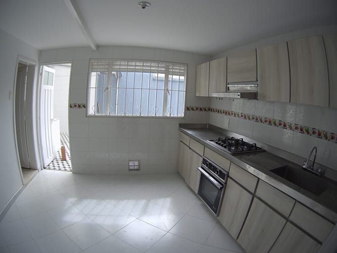 Casa de 9 alcobas en venta en El Laurel, Bogotá, 238 m² · foto 3 de 24