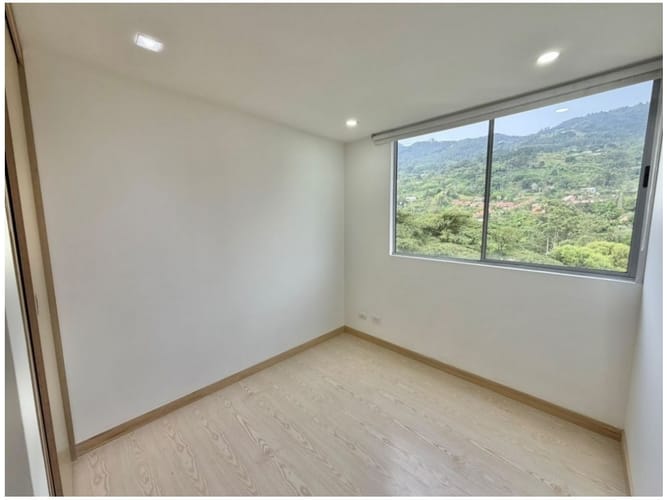 Apartamento de 3 alcobas en venta en Loma Del Esmeraldal, Envigado, 89 m² · foto 11 de 12