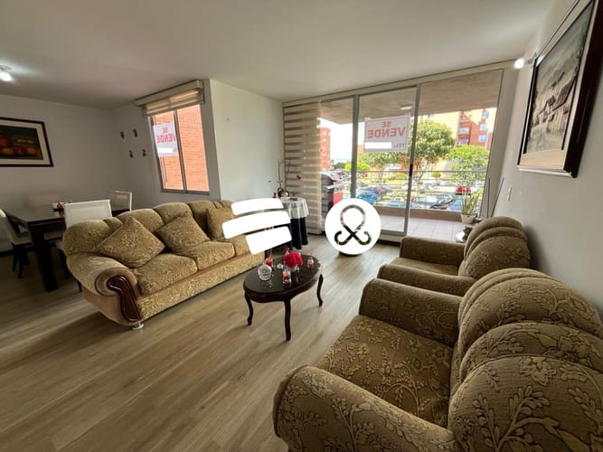 Apartamento de 3 alcobas en venta en Conjunto Residencial Zaragoza, Madrid, 90 m² · foto 2 de 24