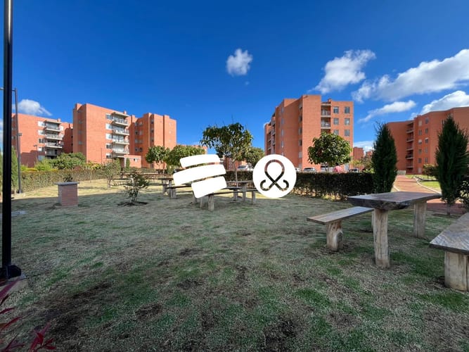 Apartamento de 3 alcobas en venta en Conjunto Residencial Zaragoza, Madrid, 90 m² · foto 24 de 24