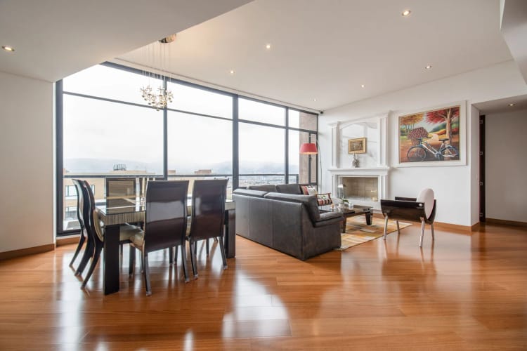 Apartamento de 3 alcobas en venta en Cerros De Suba, Bogotá, 186 m² · foto 2 de 19