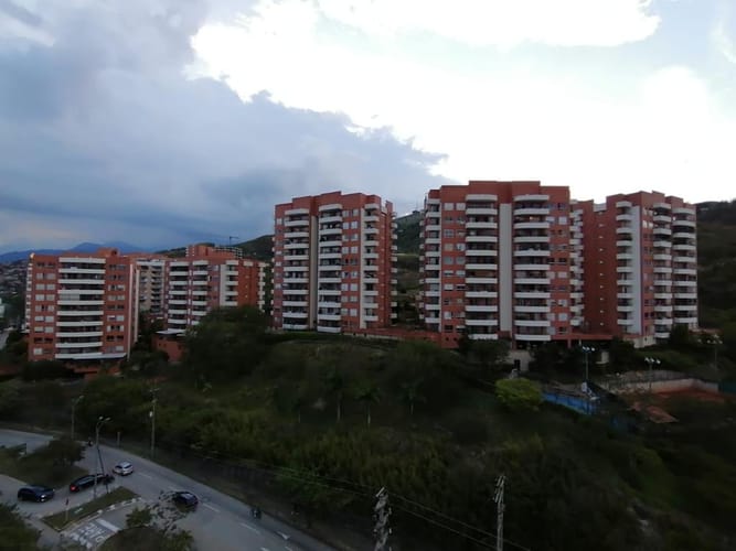 Apartamento de 3 alcobas en venta en Cristales, Cali, 108 m² · foto 2 de 24