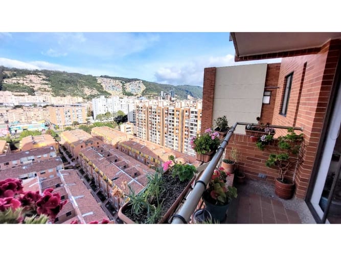 Apartamento de 3 alcobas en venta en Pradera Norte, Bogotá, 111 m² · foto 2 de 24