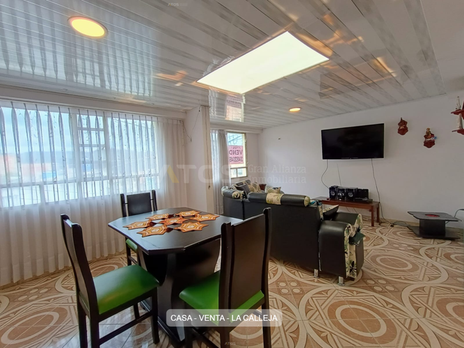 Casa de 5 alcobas en venta en La Calleja, Tunja, 270 m² · foto 18 de 24