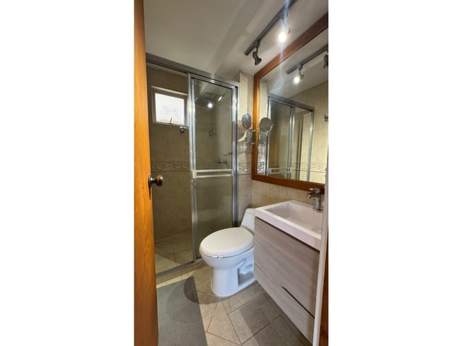 Apartamento de 3 alcobas en arriendo en Castropol, Medellín, 90 m² · foto 3 de 17