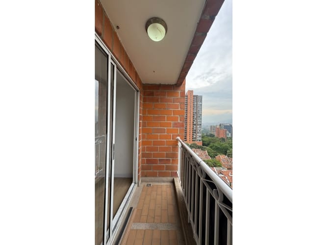 Apartamento de 3 alcobas en arriendo en Castropol, Medellín, 90 m² · foto 5 de 17