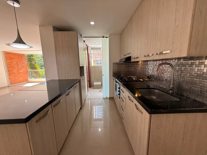 Apartamento de 3 alcobas en arriendo en Camino Verde, Envigado, 120 m² · foto 8 de 13