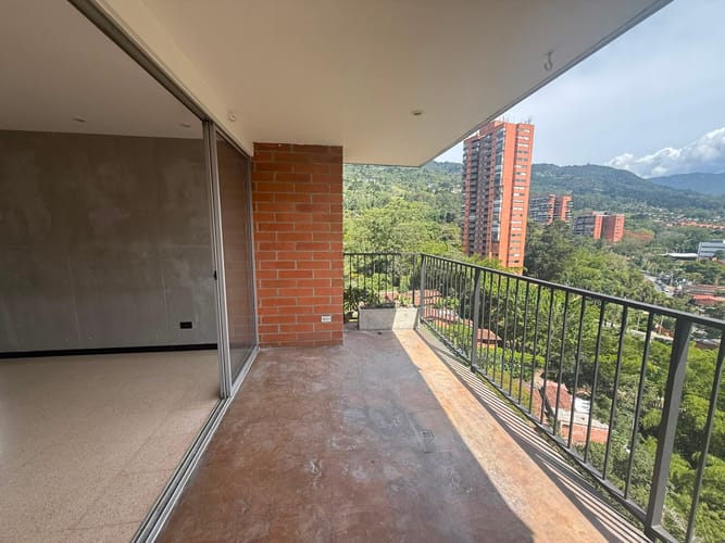 Apartamento de 2 alcobas en arriendo en Urbanizacion Remansos De San Lucas, Medellín, 180 m² · foto 2 de 10