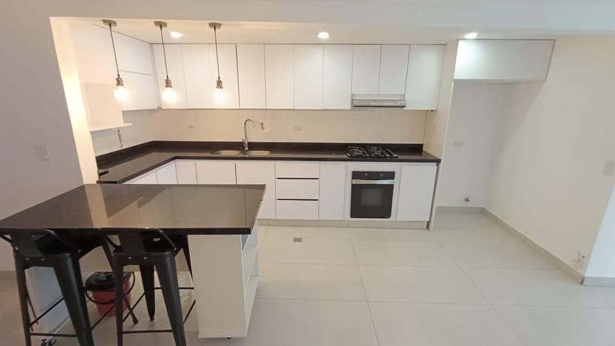 Casa de 3 alcobas en arriendo en Señorial, Envigado, 175 m² · foto 2 de 15