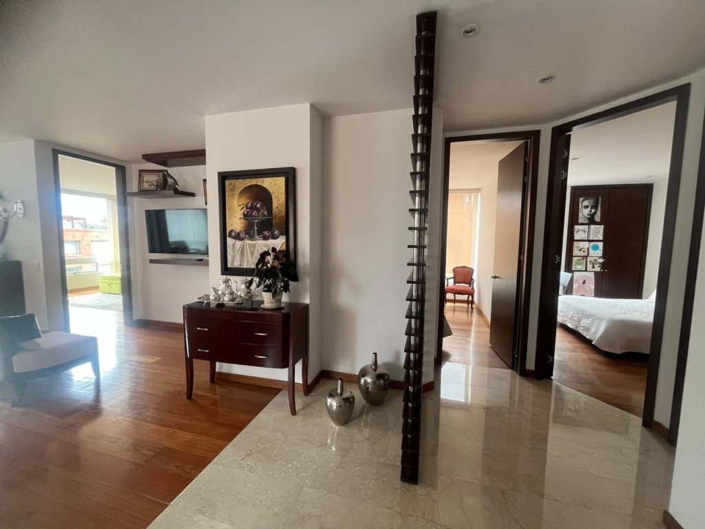 Apartamento en venta en La Carolina, Bogotá · foto 2 de 9