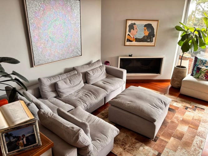 Apartamento de 2 alcobas en venta en Los Rosales, Bogotá, 142 m² · foto 2 de 14