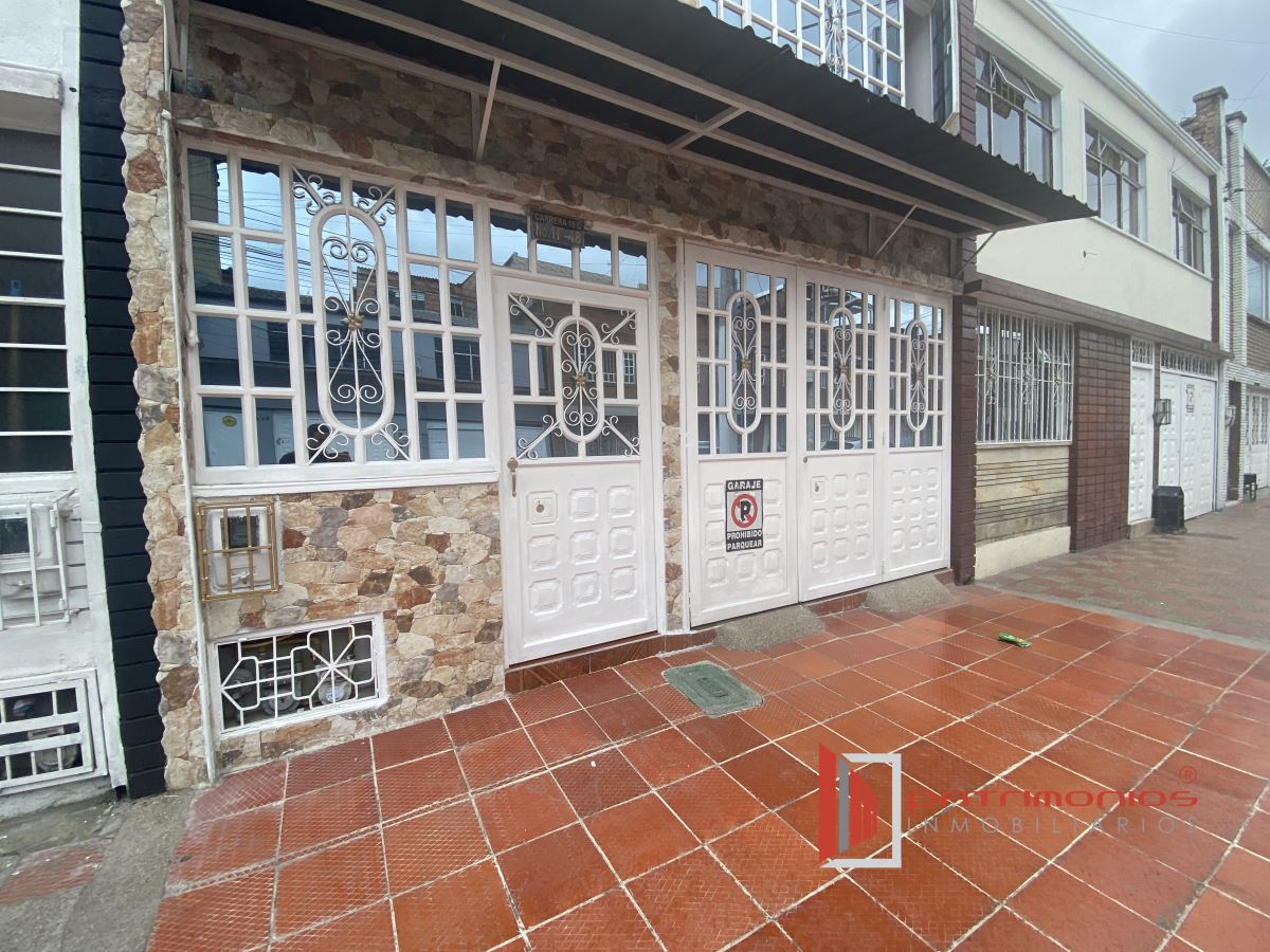 Casa en venta en Eduardo Santos, Bogotá · foto 3 de 24