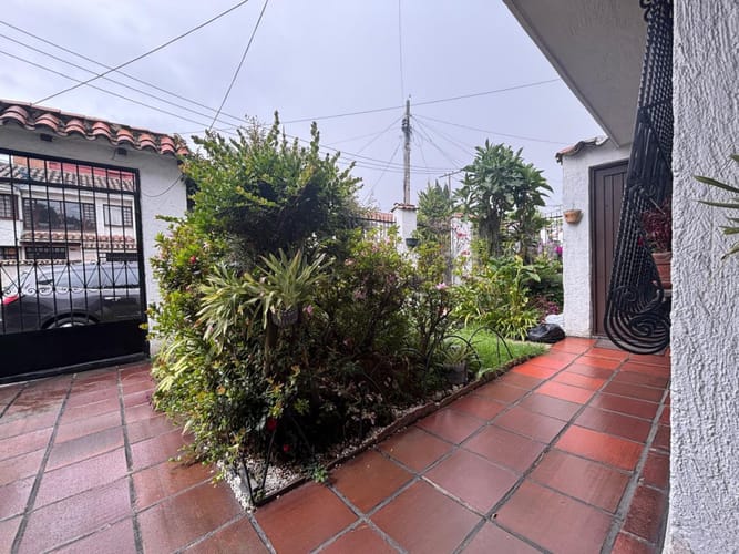 Casa de 5 alcobas en venta en Niza Norte, Bogotá, 309 m² · foto 2 de 24
