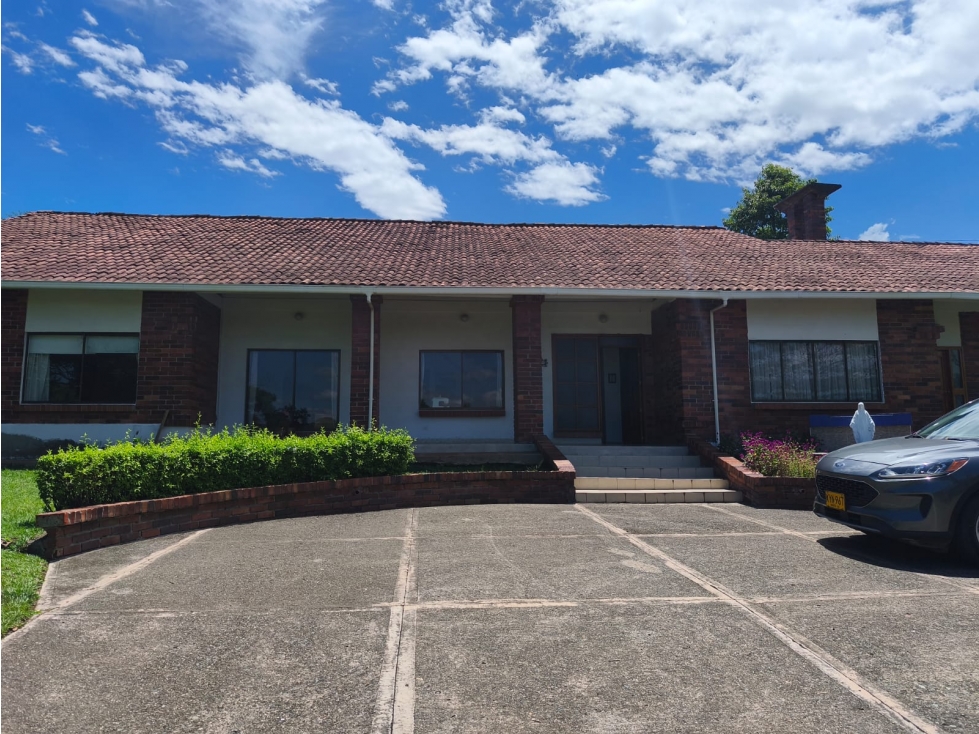 Casa en venta en Cerritos, Pereira · foto 2 de 24