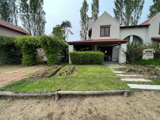 venta de casa en barrio privado dos dormitorios pinares