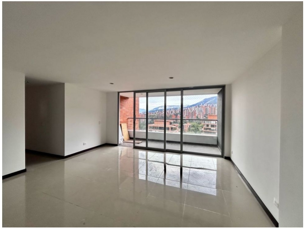 Apartamento en venta en Loma De Las Brujas, Envigado · foto 2 de 15